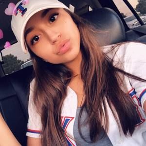 Meet your Posher, Elissa